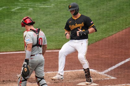El 2do jonrón de Henry Davis en 2 días da a los Piratas una victoria de 2-1 sobre Filis